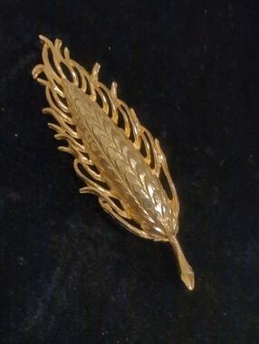 Gold Wheat Brooch Pin - Sculpted Design